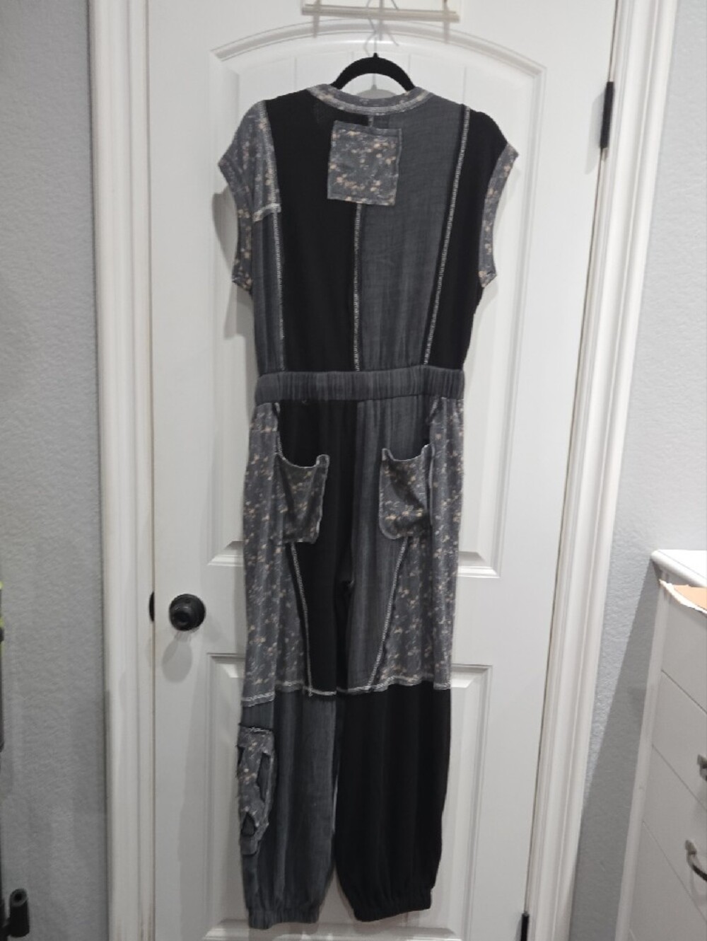 POL Gray and Black Patchwork Maxi Jumpsuit with Appliqué - Picture 5 of 6